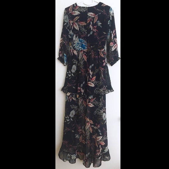 Lulu’s Navy floral dress - Picture 4 of 5